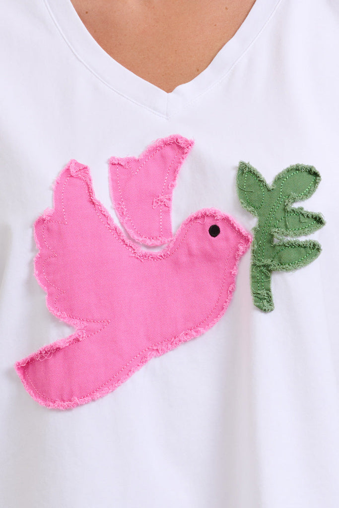 EST The V-neck Applique Dove T-shirt - White/Pink